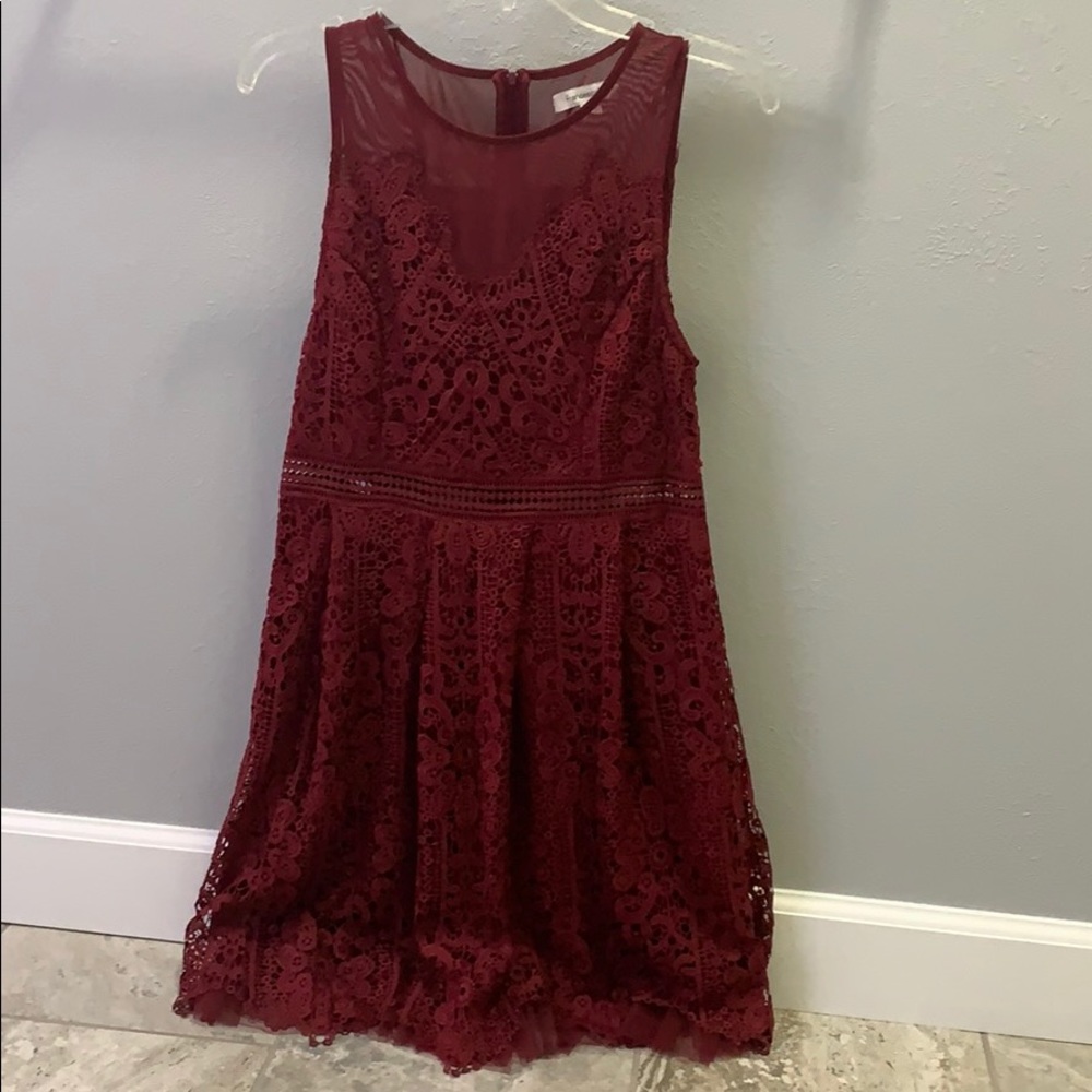 Francesca’s maroon lace dress
